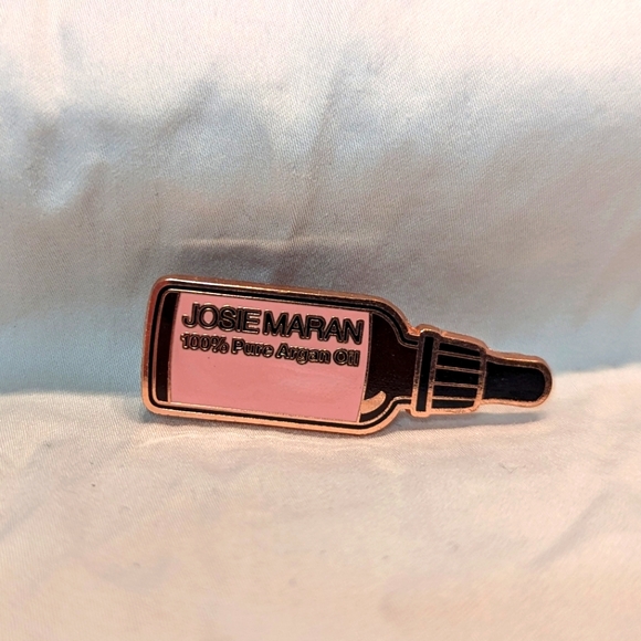 Josie Maran Enamel Pin - Picture 1 of 1